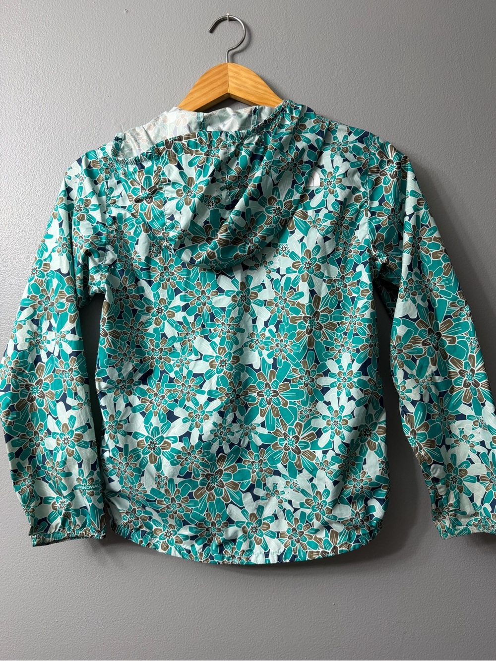 The North Face windbreaker jacket a vibrant retro floral pattern 10/12 - Picture 7 of 11